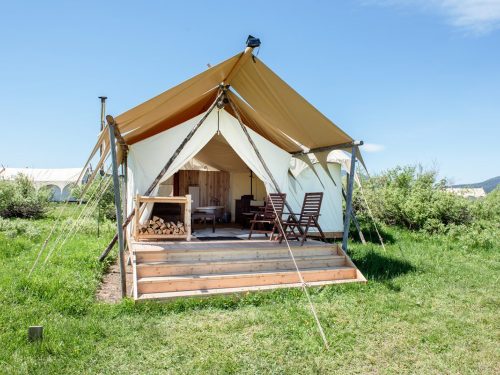 family-travel-with-under-canvas